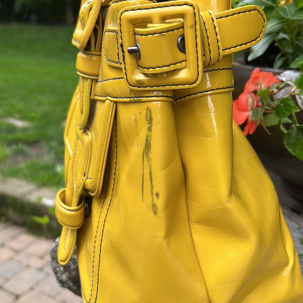 Yellow patent look Maxx New York bag - Picture 5 of 12